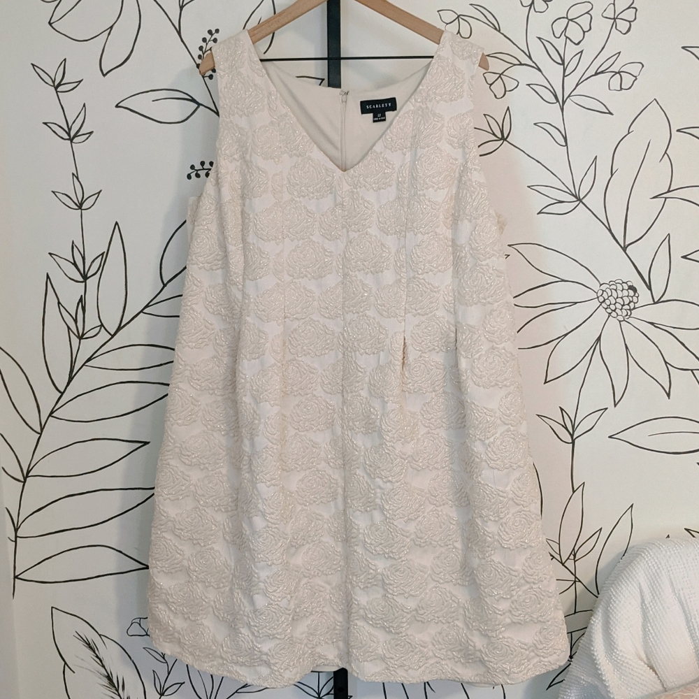 Scarlett Sleeveless Floral Metallic Dress - 22